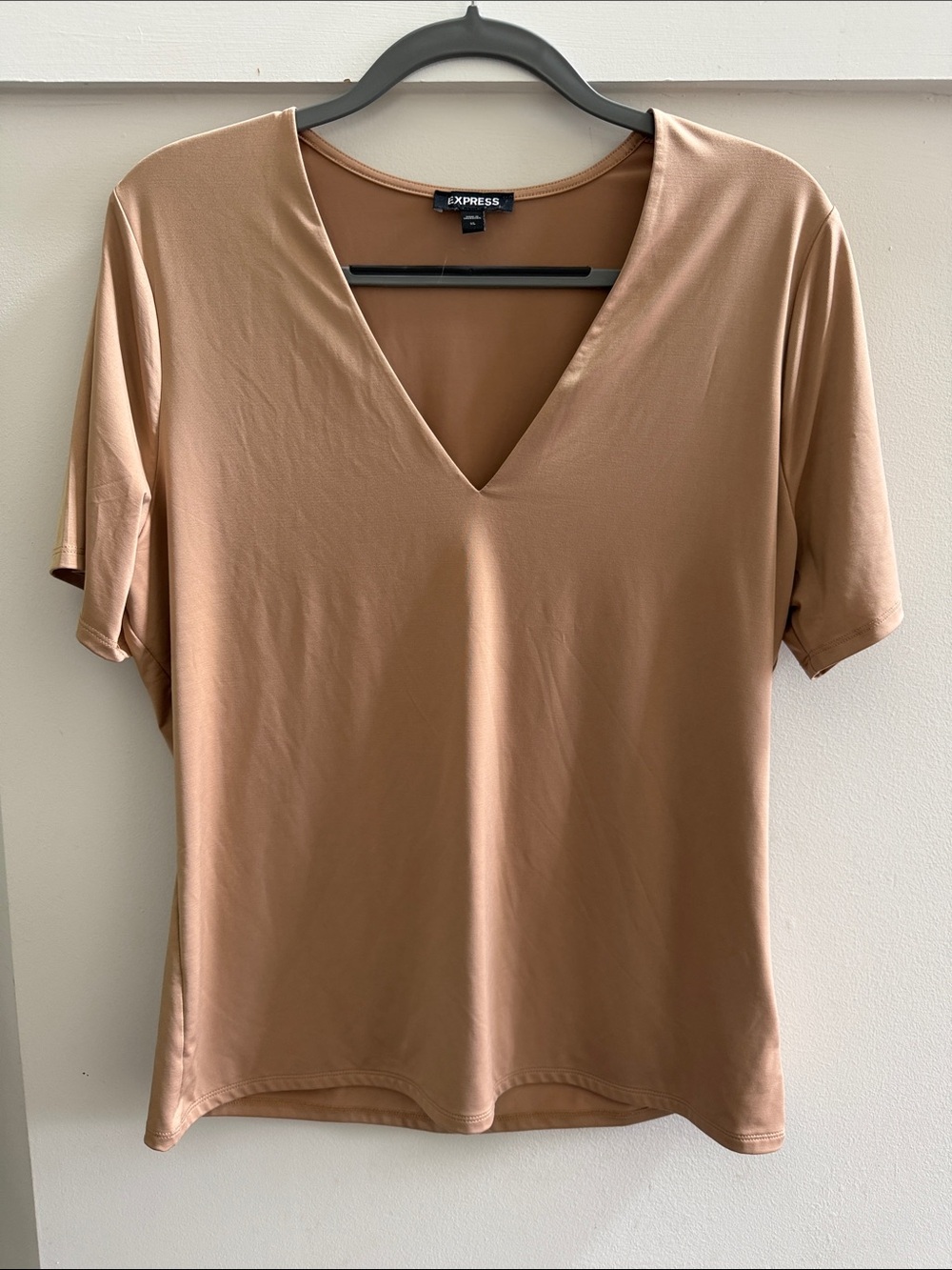 Express Women's V-Neck Short Sleeve Top - Camel Tan